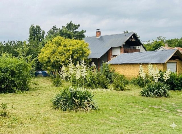 Eladó telek, Adonyban 8 M Ft / költözzbe.hu