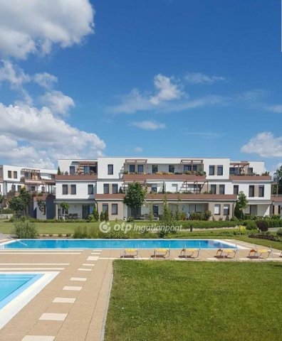 Eladó téglalakás, Balatonalmádiban 117.9 M Ft, 2+1 szobás