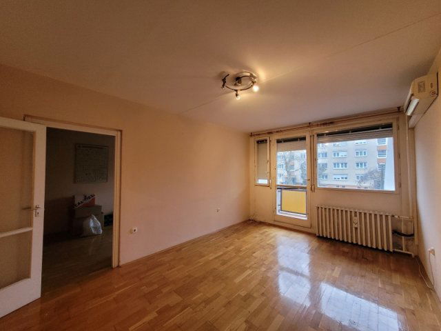 Eladó panellakás, Pécsett 46.9 M Ft, 3 szobás