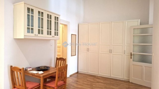 Kiadó téglalakás, albérlet, Budapesten, V. kerületben, 3 szobás