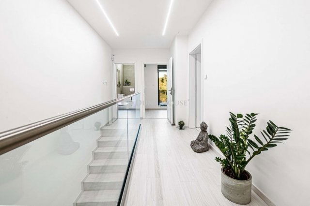 Eladó ikerház, Mogyoródon 229.5 M Ft, 4 szobás