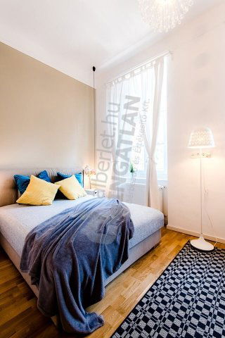 Eladó téglalakás, V. kerületben, Kossuth Lajos utcában