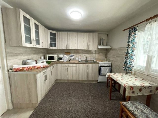 Eladó családi ház, Szegeden 73.5 M Ft, 4 szobás