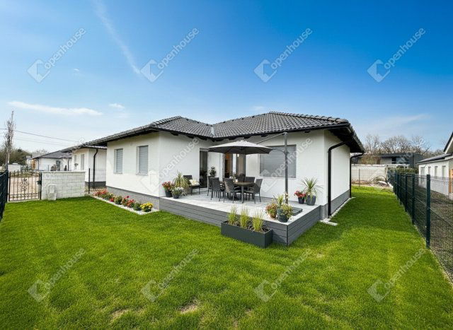 Eladó családi ház, Székesfehérvárott 109 M Ft, 4 szobás