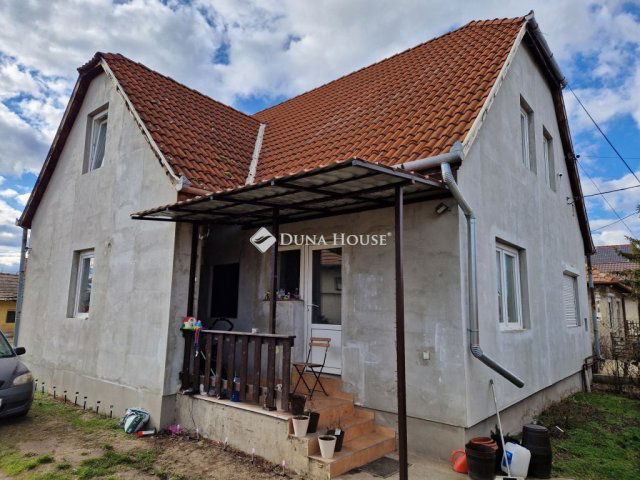 Eladó családi ház, Monoron 89.99 M Ft, 6 szobás