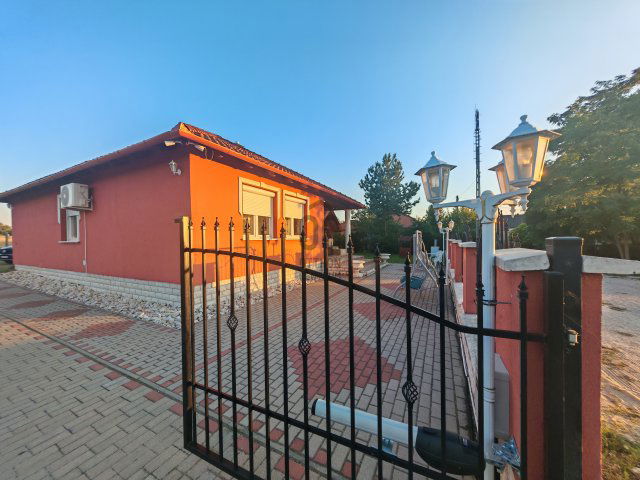 Eladó családi ház, Esztergomban 98.9 M Ft, 4 szobás