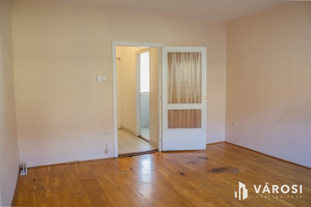 Eladó téglalakás, Szegeden 35.9 M Ft, 1 szobás