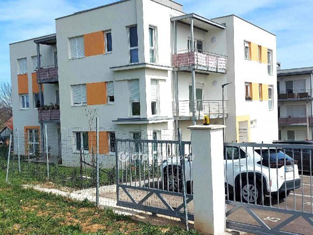 Eladó téglalakás, Pécsett 57.879 M Ft, 2 szobás