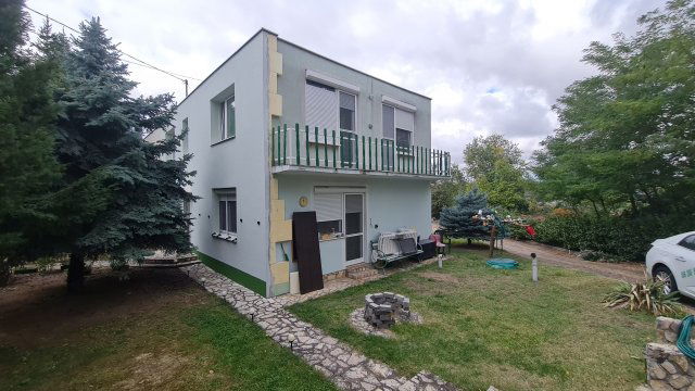 Eladó ikerház, Dunaújvárosban, Rosti Pál soron 61.8 M Ft