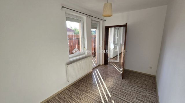 Eladó téglalakás, Monoron 79.9 M Ft, 4 szobás