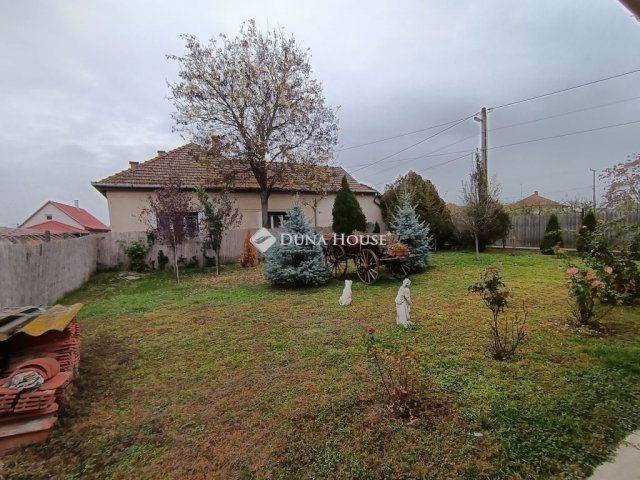 Eladó családi ház, Szegeden 82 M Ft, 5 szobás