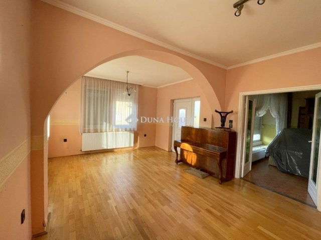 Eladó családi ház, Nagykőrösön 74.9 M Ft, 6 szobás