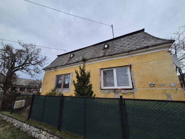 Eladó családi ház, Ászáron 35 M Ft, 1+2 szobás