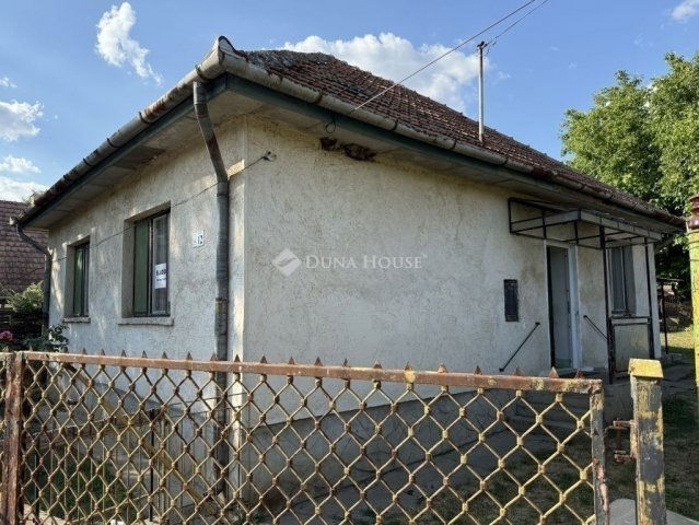 Eladó családi ház, Mendén 50 M Ft, 3 szobás