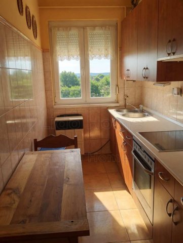 Eladó téglalakás, Székesfehérvárott 79.9 M Ft, 5 szobás