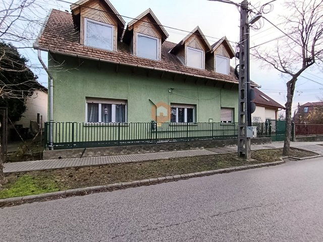 Eladó családi ház, Budapesten, XVI. kerületben, Margit utcában