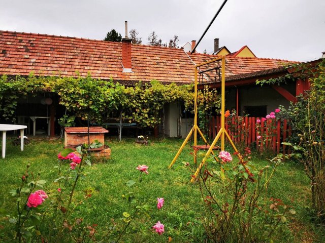 Eladó családi ház, Egerben 79 M Ft, 5 szobás