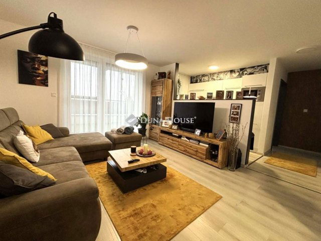 Eladó téglalakás, Mosonmagyaróváron 82.9 M Ft, 3 szobás