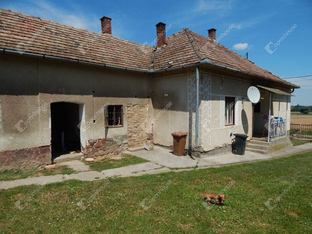 Eladó családi ház, Segesden 7.9 M Ft, 4 szobás