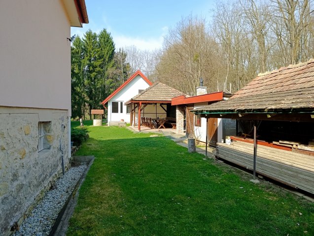 Eladó családi ház, Bakonynánán 119.9 M Ft, 6 szobás