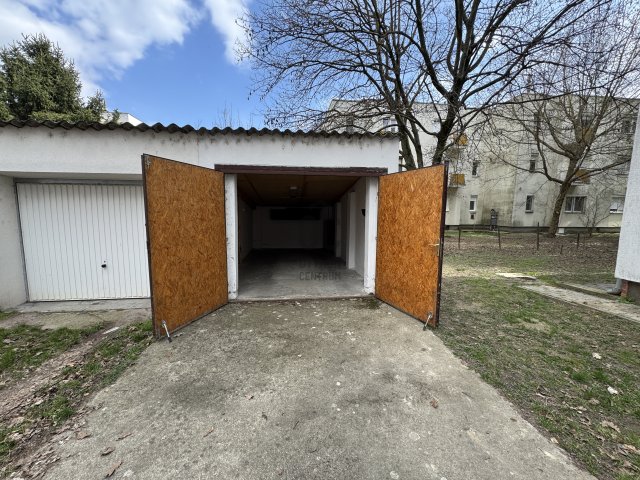 Eladó garázs, Szekszárdon, Pince utcában 6.5 M Ft