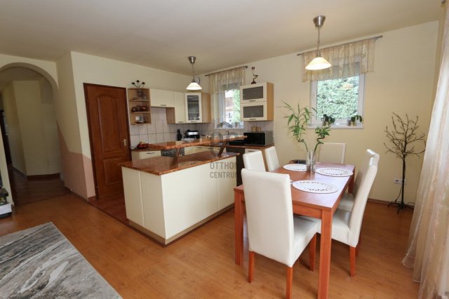 Eladó ikerház, Kistarcsán 119.9 M Ft, 4 szobás