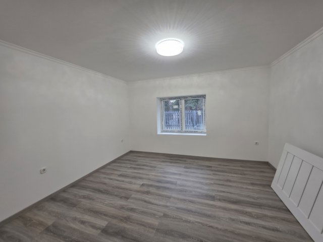 Eladó családi ház, Ercsiben 54 M Ft, 2 szobás