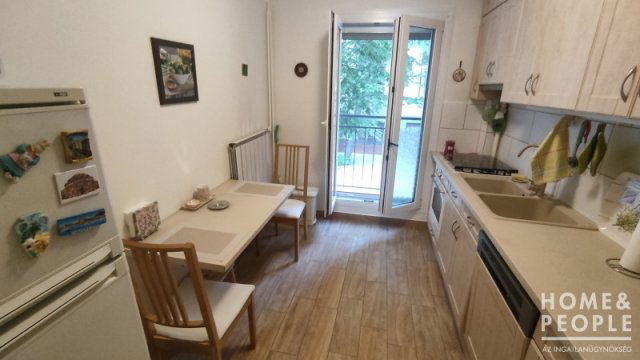 Eladó téglalakás, Szegeden 88 M Ft, 3 szobás