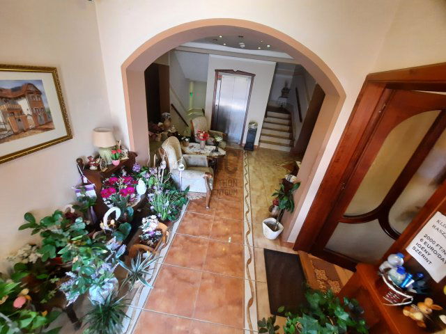 Eladó családi ház, Hajdúszoboszlón 350 M Ft, 23 szobás