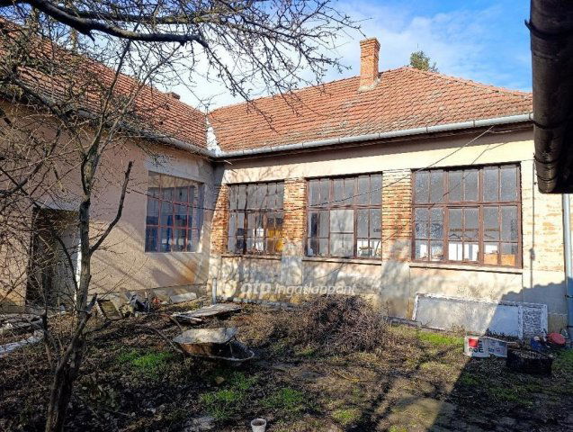 Eladó családi ház, Szegeden 65 M Ft, 4 szobás