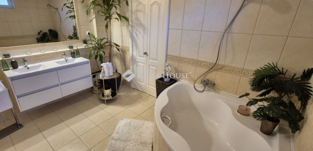 Eladó családi ház, Kecskeméten 139.9 M Ft, 4 szobás