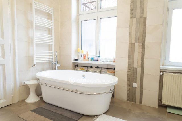 Eladó téglalakás, Budapesten, VII. kerületben 128.9 M Ft