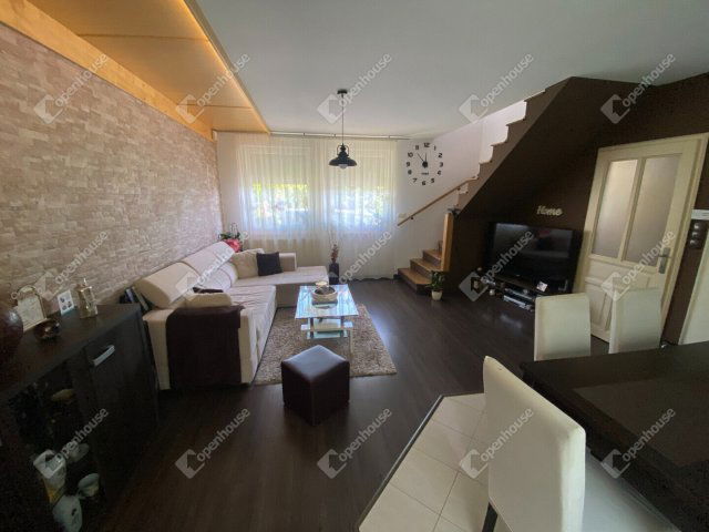 Eladó téglalakás, Mosonmagyaróváron 89.9 M Ft, 4 szobás