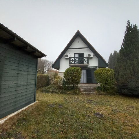 Eladó nyaraló, Balatonfenyvesen 129 M Ft, 4 szobás