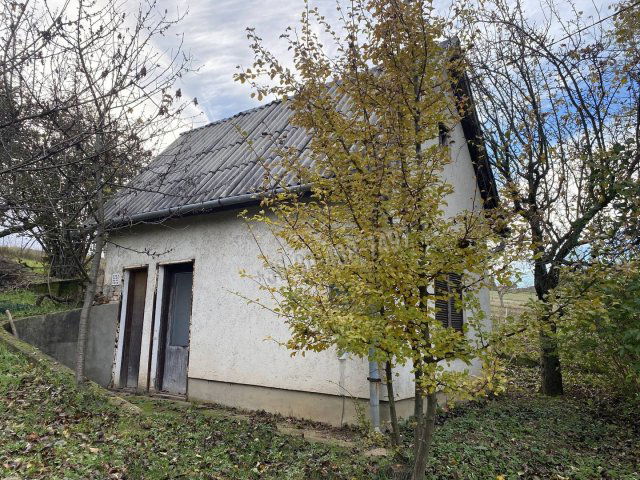 Eladó nyaraló, Vácon 15.2 M Ft, 2 szobás / költözzbe.hu