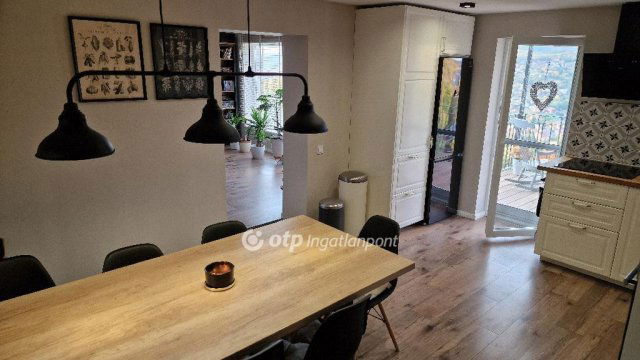 Eladó családi ház, Pécsett 124.9 M Ft, 2 szobás