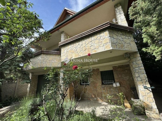 Eladó családi ház, Budakeszin 169.9 M Ft, 1 szobás