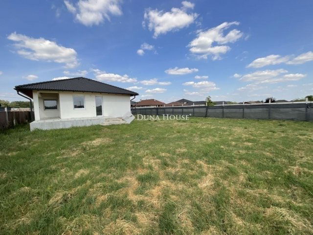 Eladó ikerház, Szigetcsépen 88.9 M Ft, 5 szobás