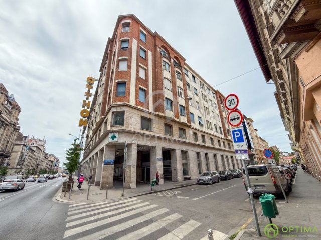 Eladó téglalakás, Budapesten, VII. kerületben, Rákóczi úton