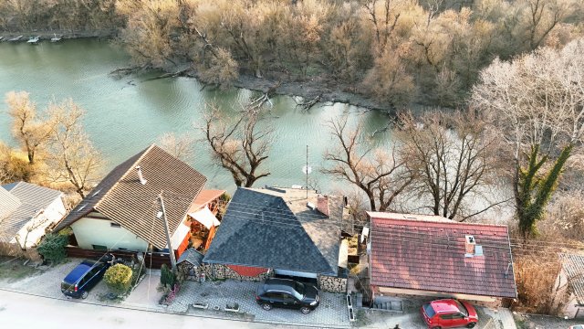 Eladó családi ház, Vácon 99 M Ft, 4 szobás