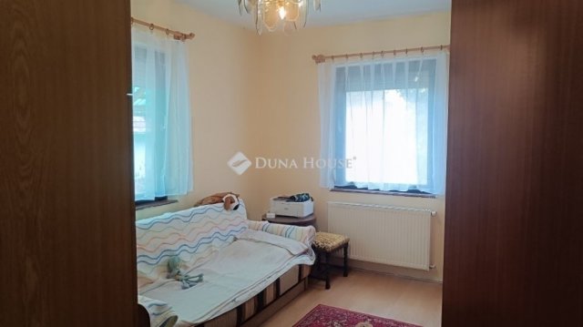 Eladó családi ház, Úrin 49.9 M Ft, 4 szobás