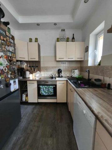 Eladó családi ház, Pécsett 64.9 M Ft, 3 szobás