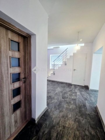Eladó családi ház, Pusztaszabolcson 89.9 M Ft, 4 szobás
