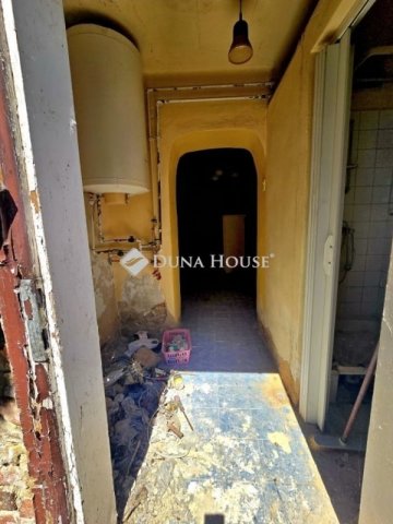 Eladó családi ház, Pécsett 19.9 M Ft, 5 szobás