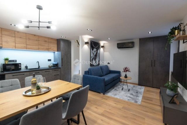 Eladó téglalakás, Budapesten, IX. kerületben 130 M Ft, 6 szobás