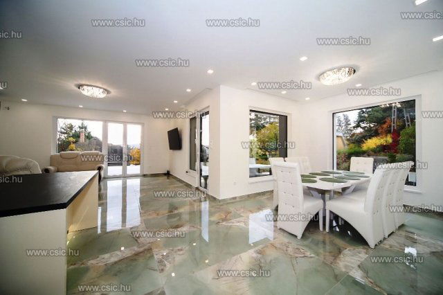 Eladó családi ház, Szentendrén 255 M Ft, 5 szobás