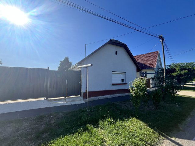 Eladó családi ház, Gyulán 24 M Ft, 2 szobás
