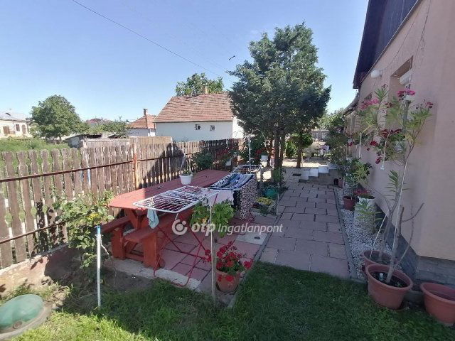 Eladó családi ház, Hajdúhadházon 44.9 M Ft, 4 szobás