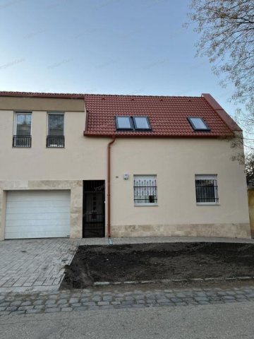 Kiadó ikerház, albérlet, Kecskeméten 650 E Ft / hó, 5 szobás