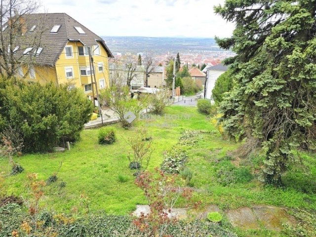 Eladó családi ház, Pécsett 129.9 M Ft, 5 szobás